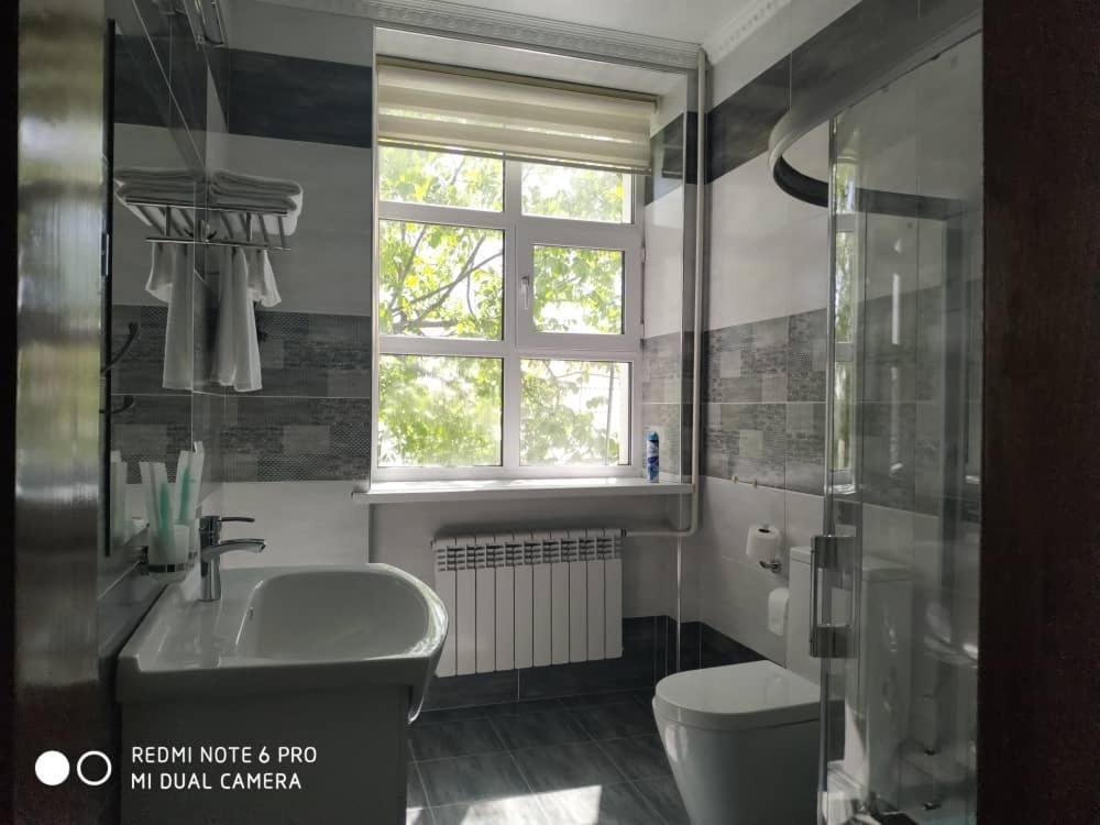 Kok-Art Hotel Jalal-Abad 外观 照片